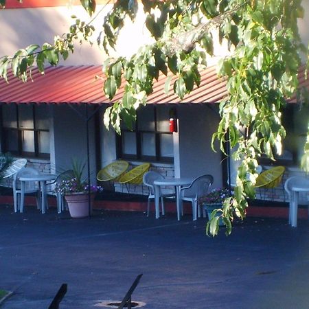 Capricorn Motel Royale 1000 Islands Lansdowne Esterno foto
