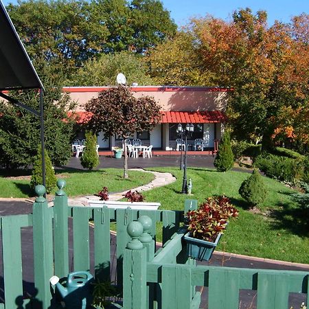 Capricorn Motel Royale 1000 Islands Lansdowne Esterno foto