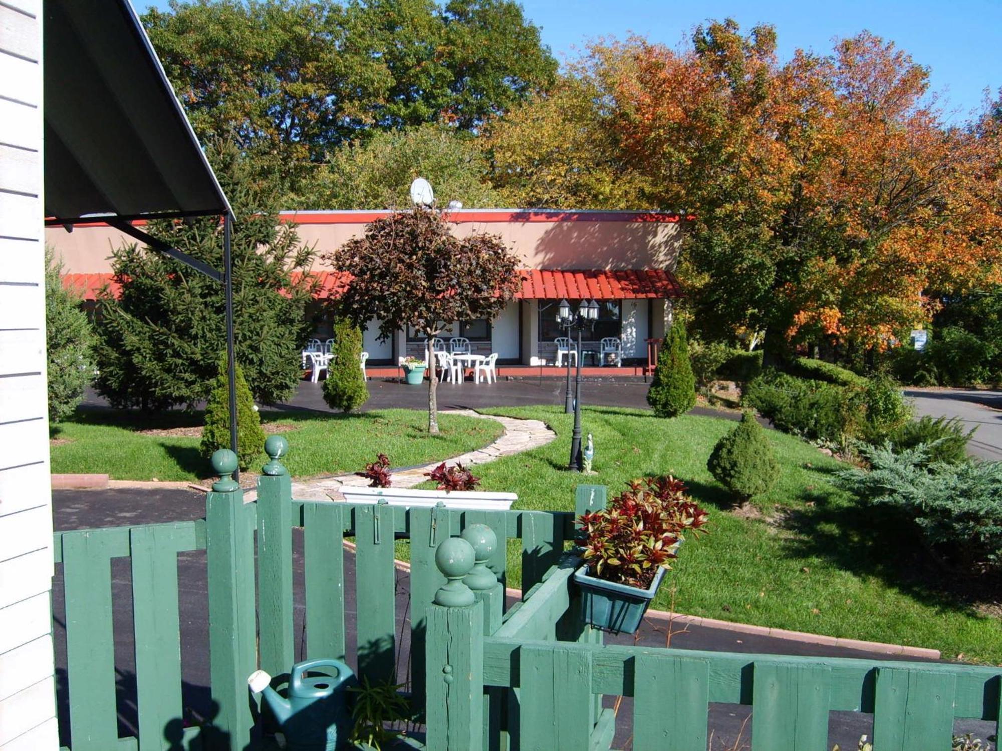 Capricorn Motel Royale 1000 Islands Lansdowne Esterno foto
