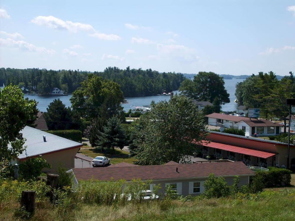 Capricorn Motel Royale 1000 Islands Lansdowne Esterno foto