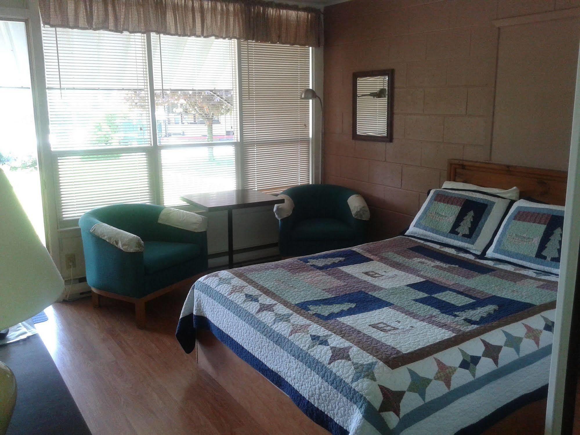 Capricorn Motel Royale 1000 Islands Lansdowne Esterno foto
