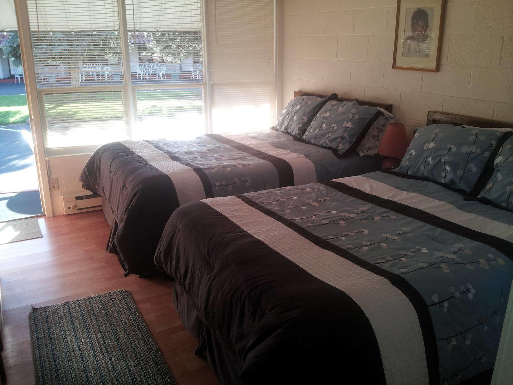 Capricorn Motel Royale 1000 Islands Lansdowne Esterno foto