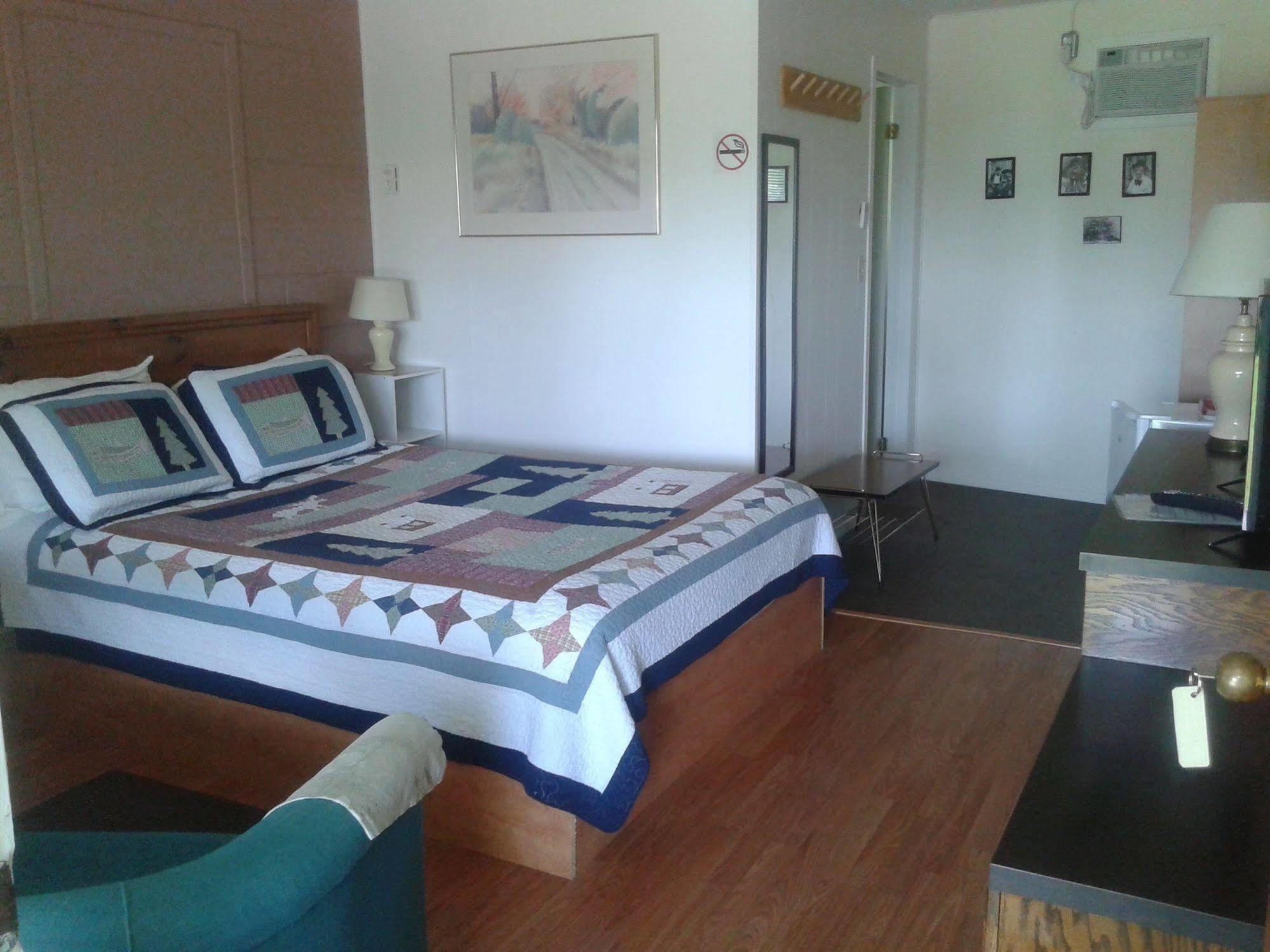 Capricorn Motel Royale 1000 Islands Lansdowne Esterno foto