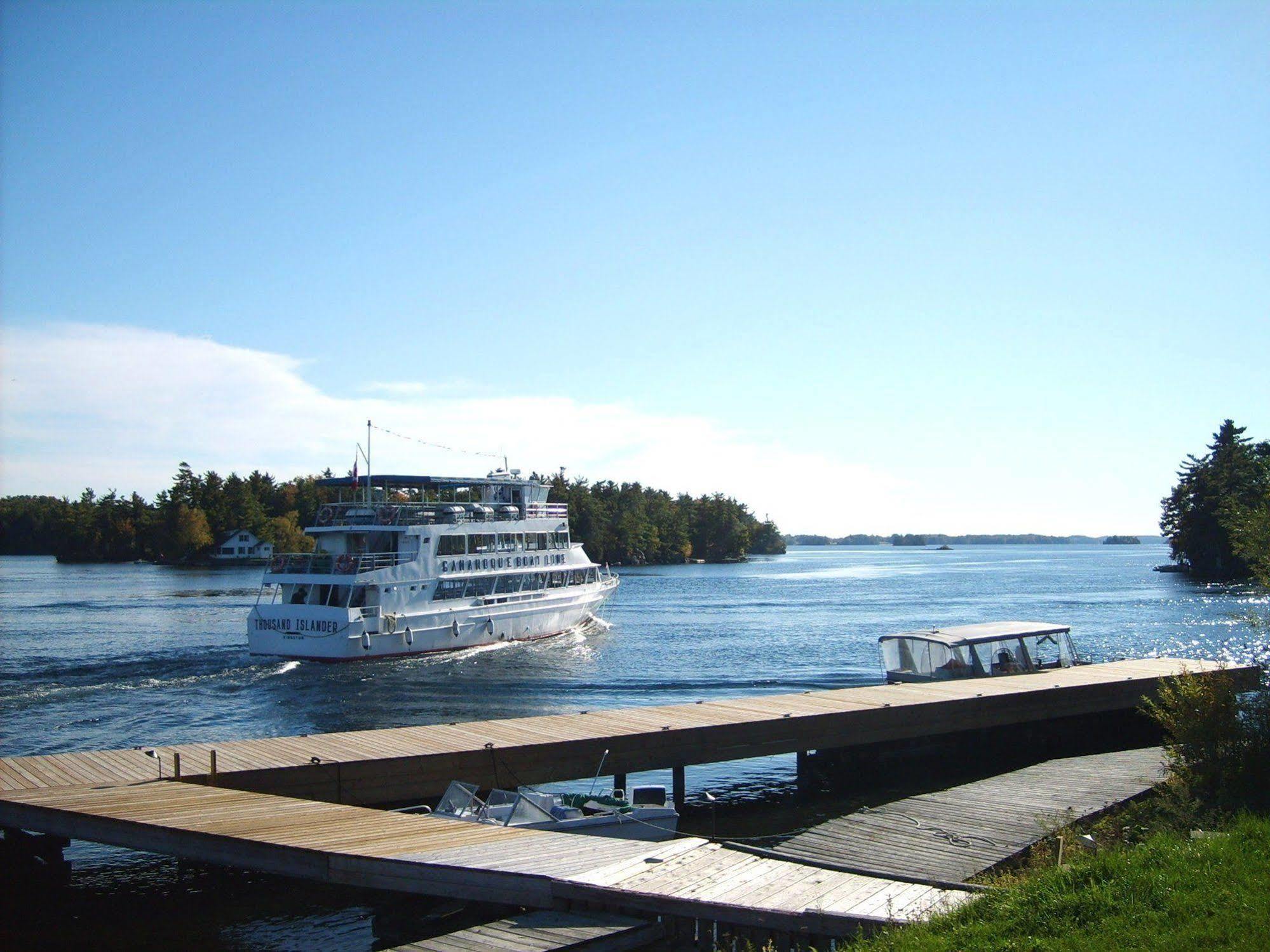 Capricorn Motel Royale 1000 Islands Lansdowne Esterno foto