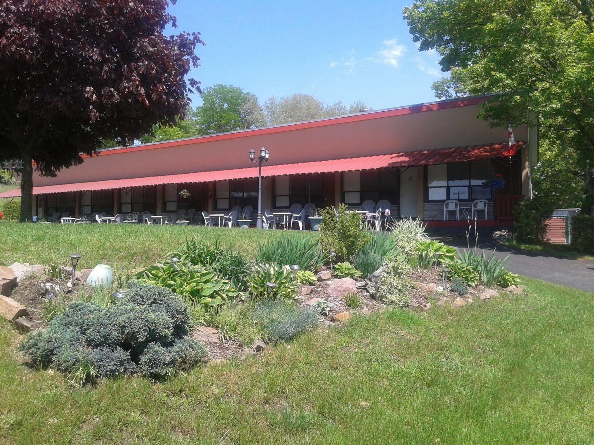 Capricorn Motel Royale 1000 Islands Lansdowne Esterno foto